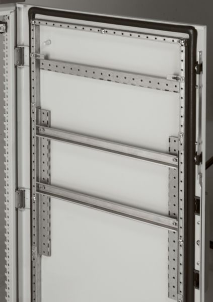Profilé pour accessoire de porte largeur 600mm pour armoire Altis: th_LG-047719-WEB-DECO2.jpg