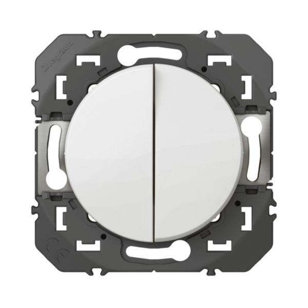 Double interrupteur ou va-et-vient dooxie 10AX 250V~ finition blanc - emballage blister:th_LG-095201-WEB-F.jpg