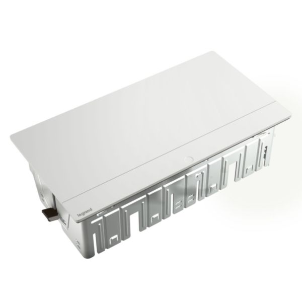 Incara Pop-up à encastrer dans mobilier et à équiper de 8 modules avec couvercle finition blanc: th_LG-654809-WEB-R.jpg