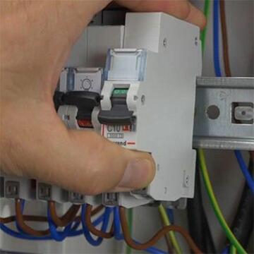 installation disjoncteur circuit lumiere 350x350