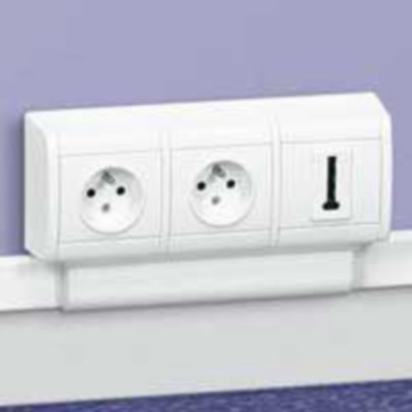 Cadre pour appareillage entaxe 60mm, 3 postes, pose le long des moulures DLPlus