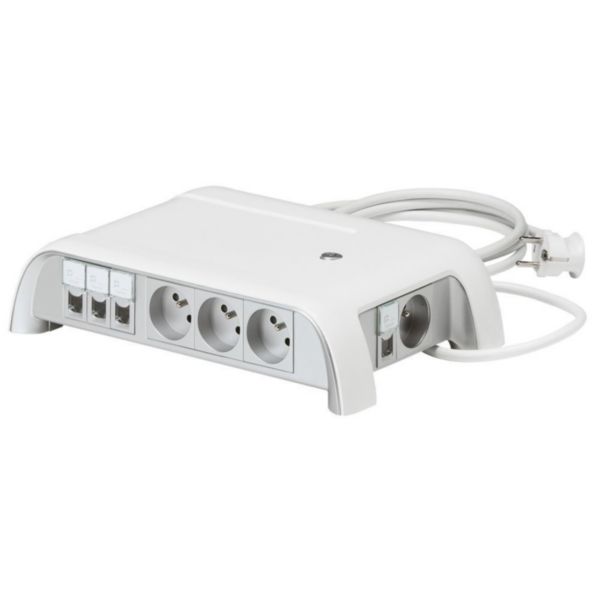 Bloc pour salle de réunion équipé de 8 prises 2P+T et 1 switch 6 ports 10/100 baseT non manageable