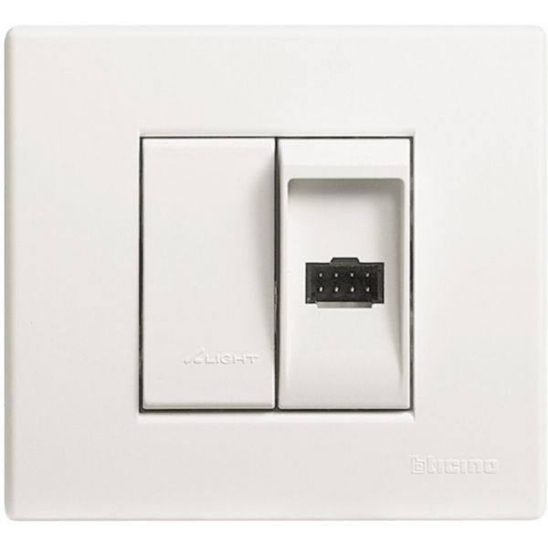 Prise murale complète 8 plots LivingLight - blanc