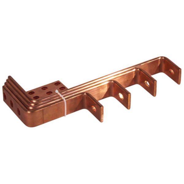 Barres cuivres rigides pour alimentation d'un jeu de barres VX³ 800A en fond d'armoire par jeu de barres cuivre 1600A