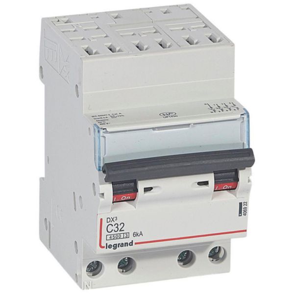 Disjoncteur DX³4500 6kA arrivée haute par bornes automatiques sortie basse bornes à vis - tétrapolaire 400V~ 32A courbe C - 3 modules