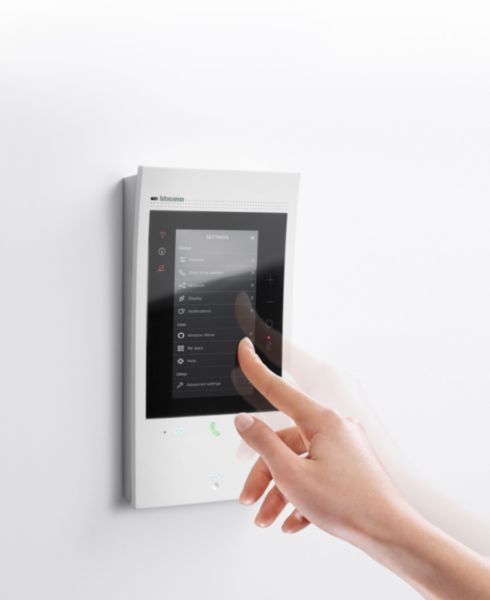 Poste intérieur connecté blanc Classe 300EOS with Netatmo écran 5pouces vertical, assistant vocal Alexa intégré et boucle inductive