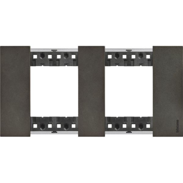 Plaque de finition Living Now Collection Les Noirs matière zamak 2x2 modules - finition Acier Space - Page 6