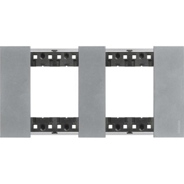 Plaque de finition Living Now Collection Les Blancs matière zamak 2x2 modules - finition Acier Moon - Page 6