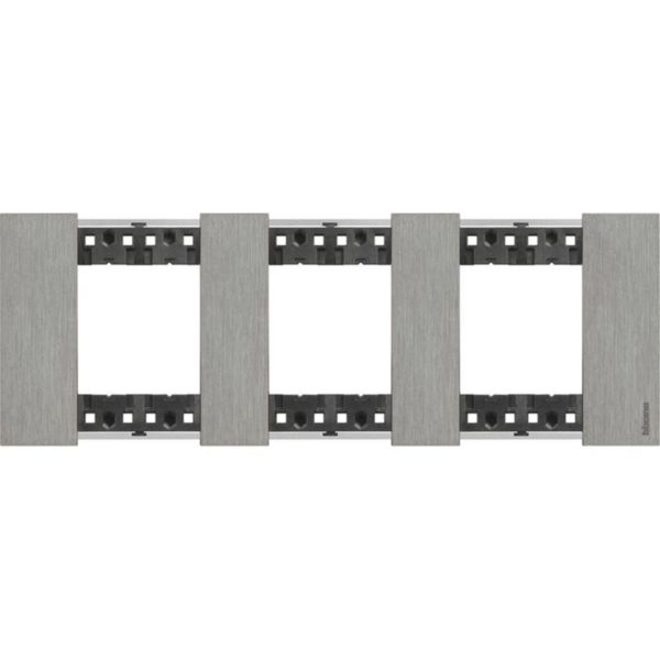 Plaque de finition Living Now Collection Les Noirs matière zamak 3x2 modules - finition Acier - Page 8