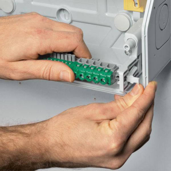 Coffret électrique IP66 / IP65  Armoire électrique industrielle chez  bis-electric