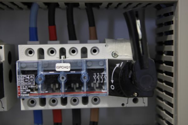 Interrupteur-sectionneur Vistop 100A - 4P avec commande frontale et poignée noire