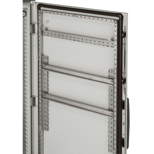 Profilé pour accessoire de porte largeur 800mm pour armoire Altis