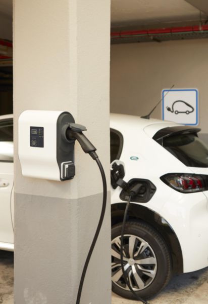 Borne monophasée plastique protection DC Green'up Premium 1 véhicule électrique Modes 2 et 3 - 3,7kW à 4,6kW 16A à 20A