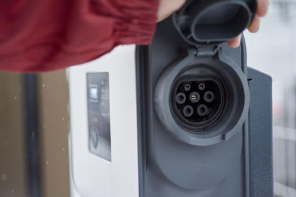 Borne triphasée plastique avec protection DC Green'up Premium pour 1 véhicule électrique Mode 3 - 22kW 32A
