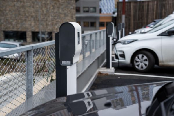 Borne triphasée plastique avec protection DC Green'up Premium pour 1 véhicule électrique Mode 3 - 22kW 32A