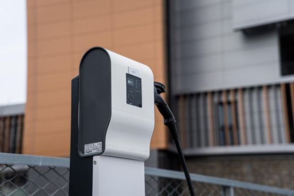 Borne triphasée plastique avec lecteur RFID Green'up Premium pour 1 véhicule électrique Mode 3 - 22kW 32A
