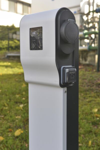Borne monophasée plastique protection DC Green'up Premium 1 véhicule électrique Modes 2 et 3 - 3,7kW à 4,6kW 16A à 20A