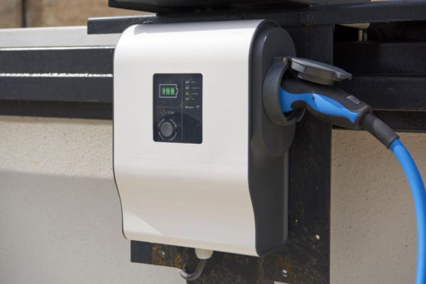 Borne triphasée plastique avec protection DC Green'up Premium pour 1 véhicule électrique Mode 3 - 22kW 32A