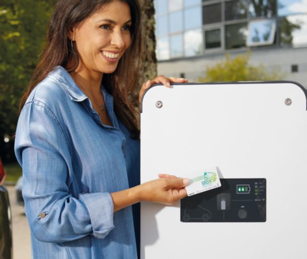 Borne triphasée détection 6mA DC Green'Up Premium métal pour 1 véhicule électrique Modes 2 et 3 - 22kW 32A