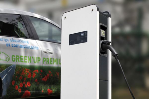 Borne triphasée détection 6mA DC Green'Up Premium métal pour 1 véhicule électrique Modes 2 et 3 - 22kW 32A
