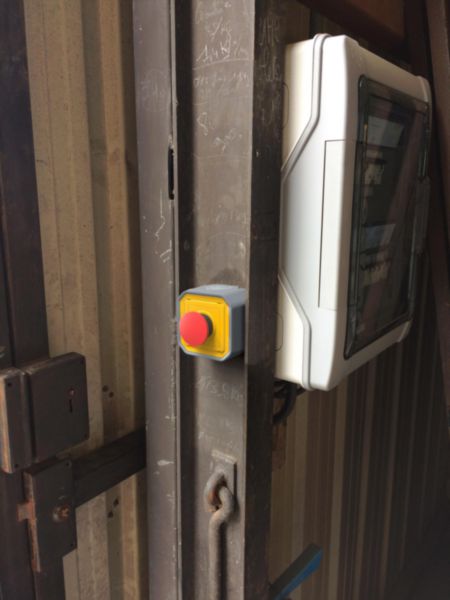 Coup de poing d'urgence poussoir à impulsion arrêt étanche Plexo IP55 avec enjoliveur jaune et bouton rouge