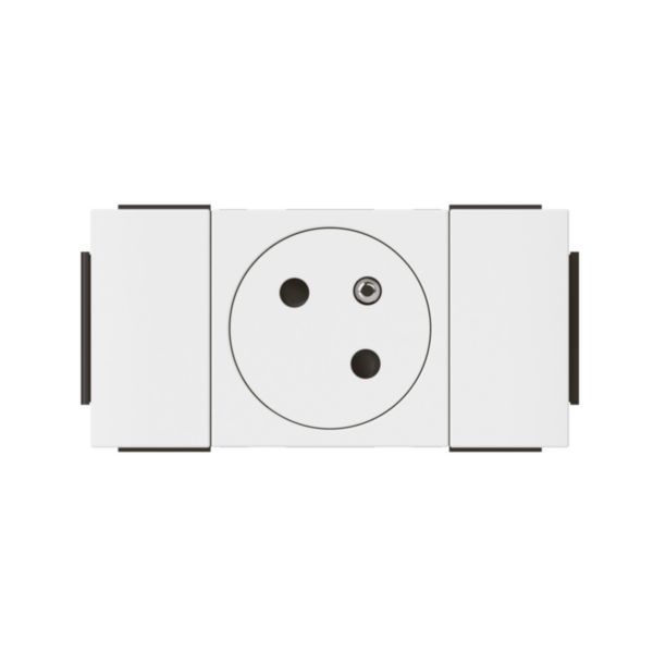 Prise de courant 2P+T Surface Soluclip pour goulotte Mosaic à clippage direct 2 modules - blanc