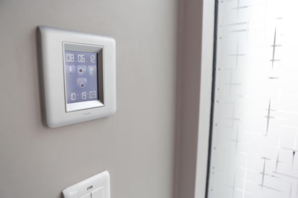 Commande tactile Mosaic multiscénarios pour éclairage , ouvrant et multimédias