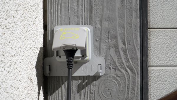 Que garantit la prise Green'up de Legrand pour recharger mon véhicule  électrique ? - particulier