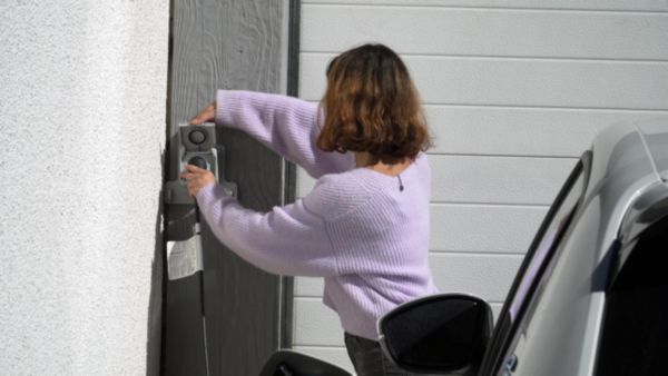 Prêt-à-poser Green'up Access connecté prise + module Control pour véhicule  électrique - LEGRAND