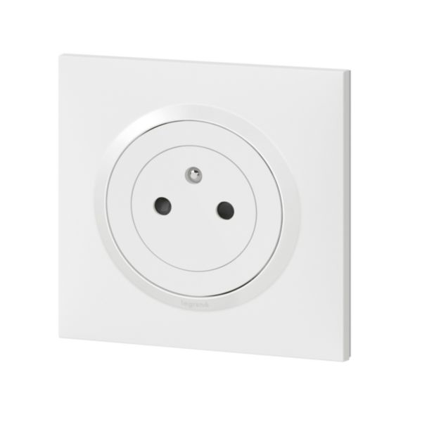 Prise de courant 2P+T Surface dooxie 16A livrée avec plaque carrée blanche