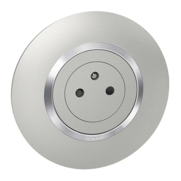 Prise de courant 2P+T Surface dooxie 16A livrée avec plaque ronde alu avec bague effet chrome