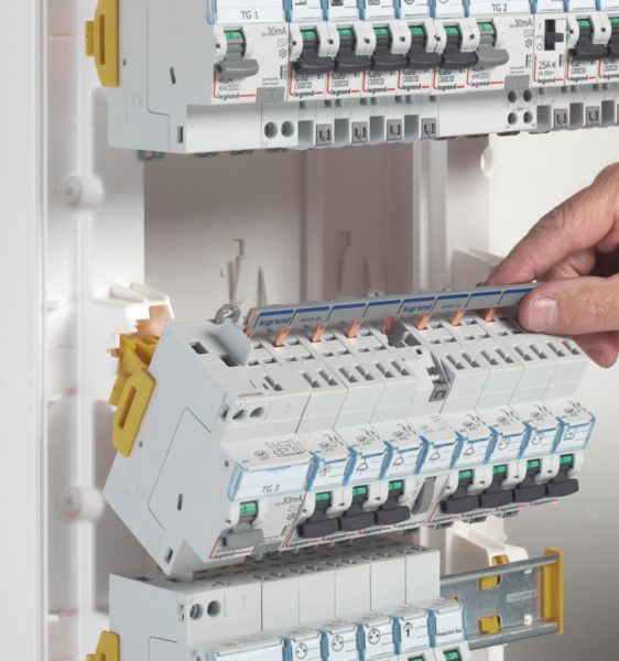Coffret Drivia 13 modules 4 rangées IP30 IK05 - Blanc RAL9003