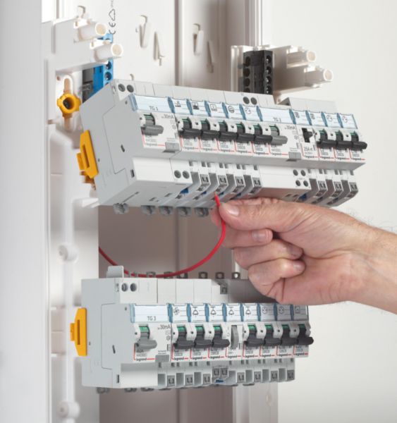 Coffret Drivia 13 modules 4 rangées IP30 IK05 - Blanc RAL9003