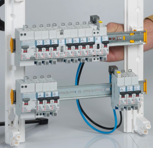 Coffret Drivia 18 modules 3 rangées IP30 IK05 - Blanc RAL9003
