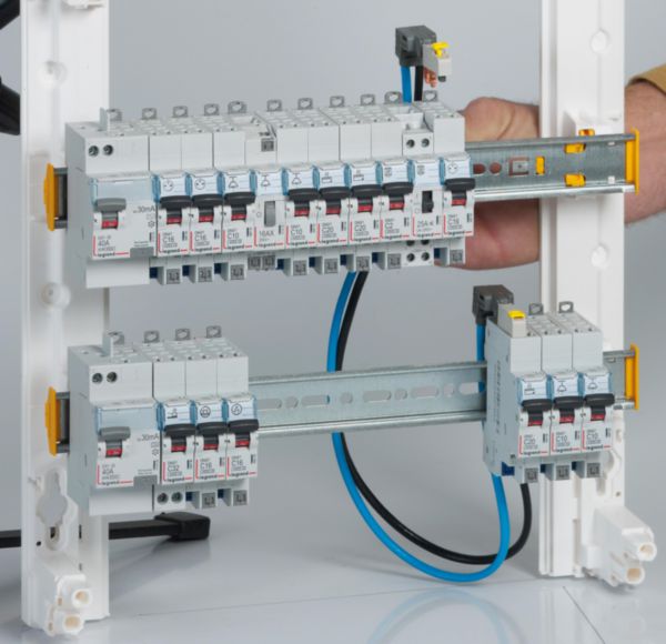 Coffret Drivia 18 modules 3 rangées IP30 IK05 - Blanc RAL9003