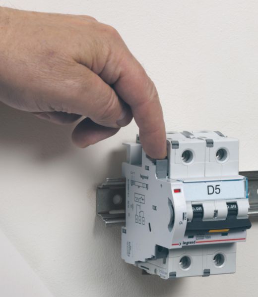 Contact auxiliaire inverseur ( CA ) DX³ - 6A 240V~ - 0,5 module