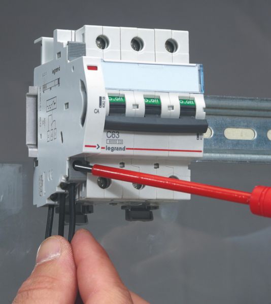 Contact auxiliaire inverseur ( CA ) DX³ - 6A 240V~ - 0,5 module