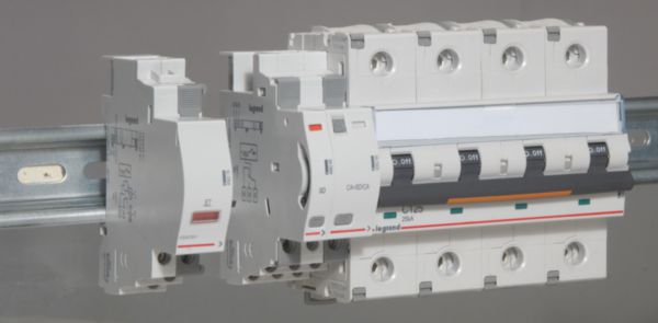 Disjoncteur DX³ 25kA arrivée haute et départ bas à vis 4P 400V~ - 125A - courbe C - 6 modules