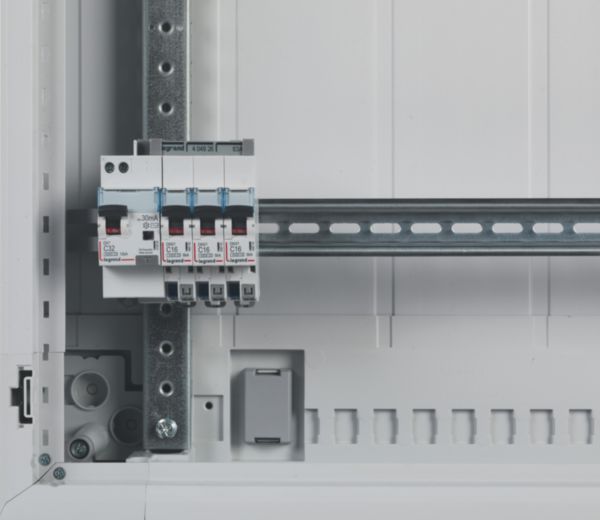 Bloc différentiel adaptable à vis DX³ pour disjoncteur 1,5 module par pôle - 3P 400V~ - 63A - typeF 300mA