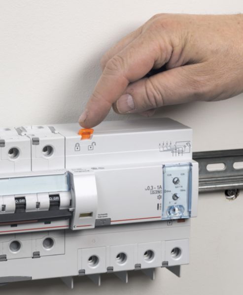 Bloc différentiel adaptable à vis DX³ pour disjoncteur 1,5 module par pôle - 4P 400V~ - 125A - typeF réglable