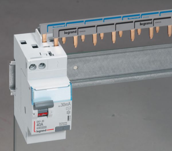 Interrupteur différentiel DX³-ID arrivée haut vis et départ haut automatique - 2P 230V~ 40A typeAC 30mA - 2 modules
