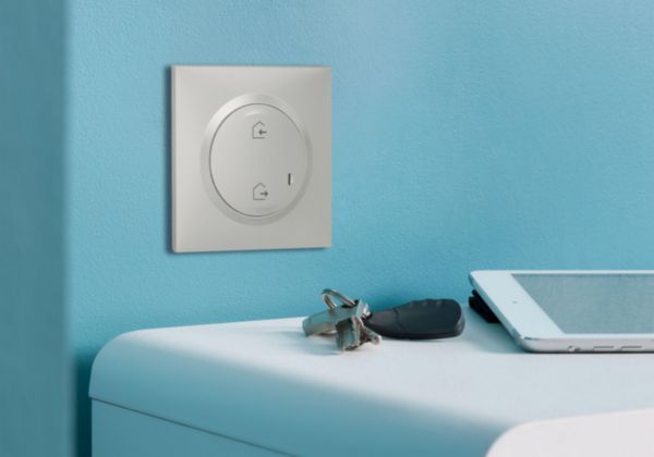 Commande Départ/Arrivée pour installation connectée dooxie with Netatmo avec plaque effet aluminium