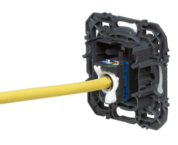 Prise blindée RJ45 catégorie 6 STP dooxie finition blanc