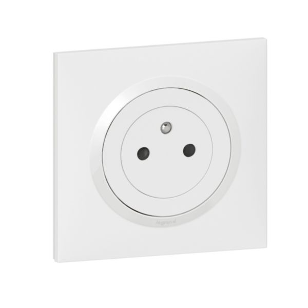 Prise de courant 2P+T Surface dooxie one 16A livrée avec plaque carrée blanche et griffes