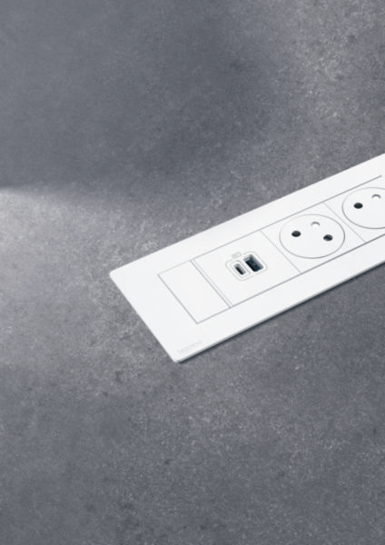 Incara Multilink version horizontal pour mobilier équipé de 2x2P+T , 1 chargeur USB Type-A+Type-C , RJ45 + HDMI - métal