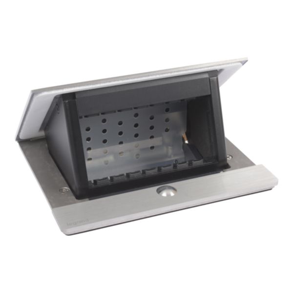 Incara Pop Up à encastrer dans mobilier et à équiper de 4 modules avec couvercle finition Alu brossé IP44 couvercle fermé