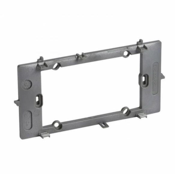 Support de remplacement pour fixation dans boîte d'encastrement d'un bloc de porte ou d'un pupitre SCS pour appel infimière