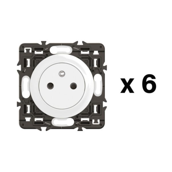 Lot de 6 prises de courant avec terre Céliane Surface Confort - Blanc avec supports, à équiper de plaques