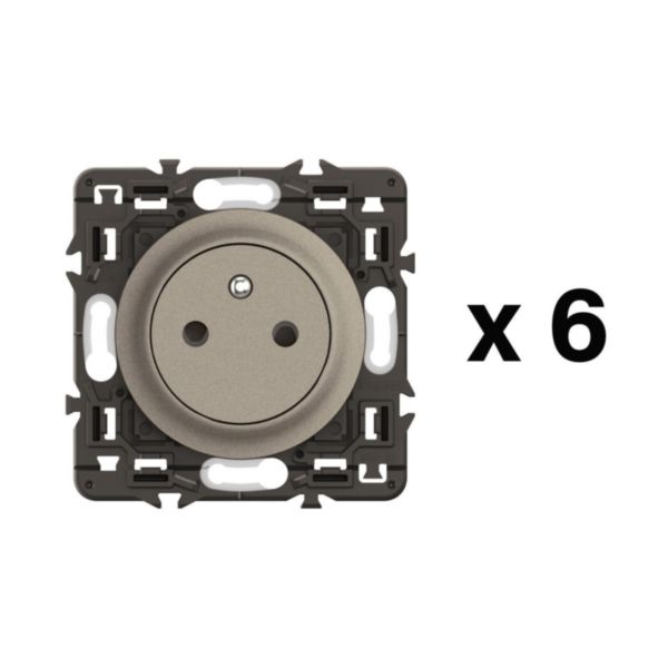 Lot de 6 prises de courant avec terre Céliane Surface Confort - Titanium avec supports, à équiper de plaques