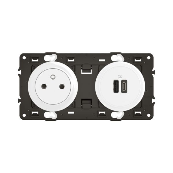 Prise 2P+T Surface Confort Céliane et prise USB Type-A + Type-C 15W précâblées - Blanc avec support, à équiper d'une plaque